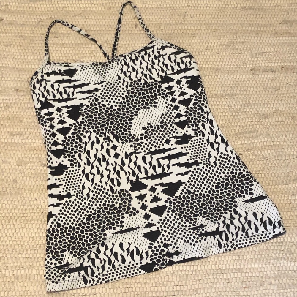 Lucy workout top - medium